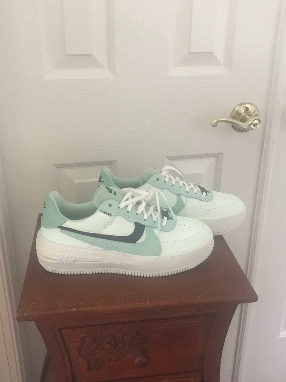 Nike Air Force 1 - Womens - Mint Green & White - New w/o box - Sz 9